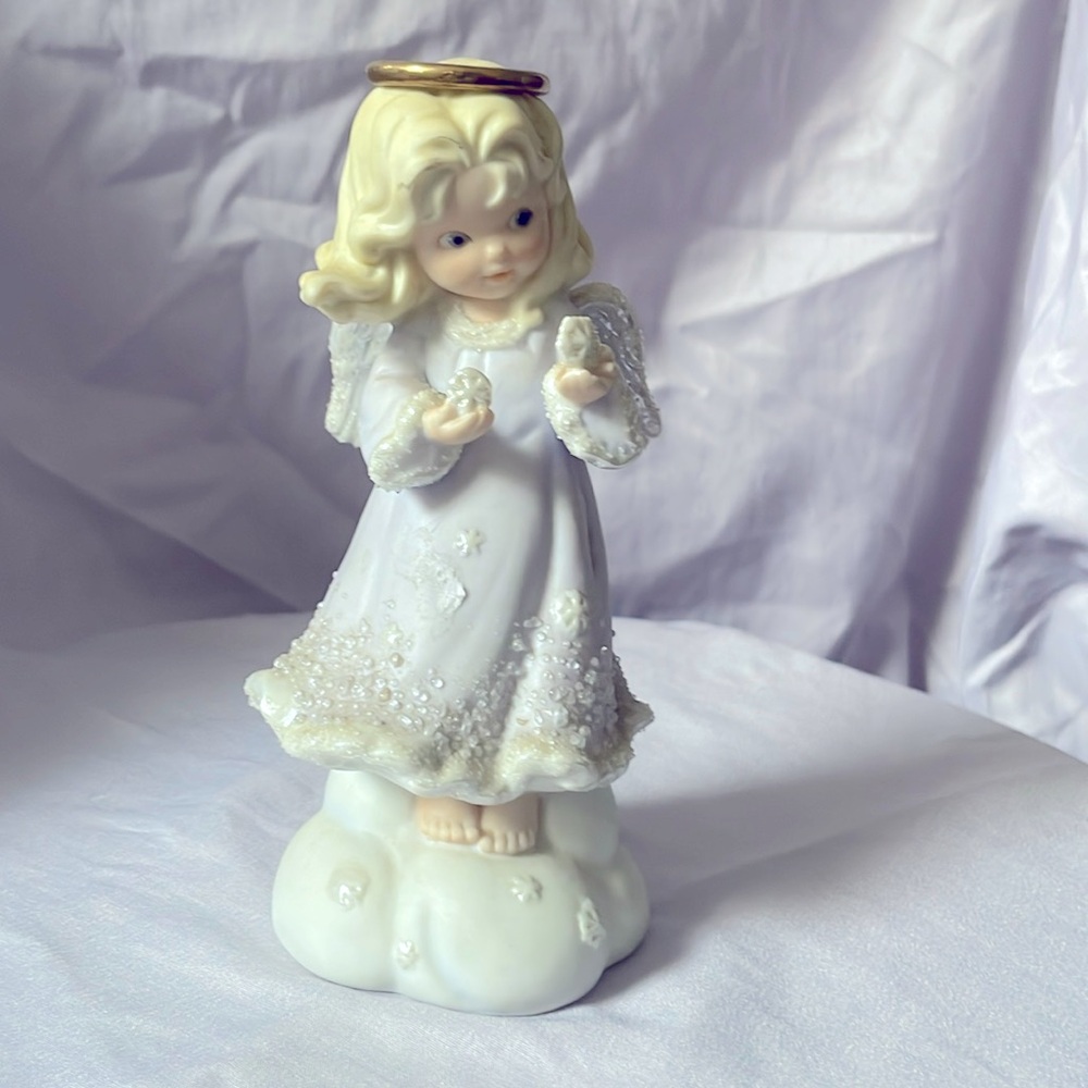 Enesco Heavenly Kingdom Angel